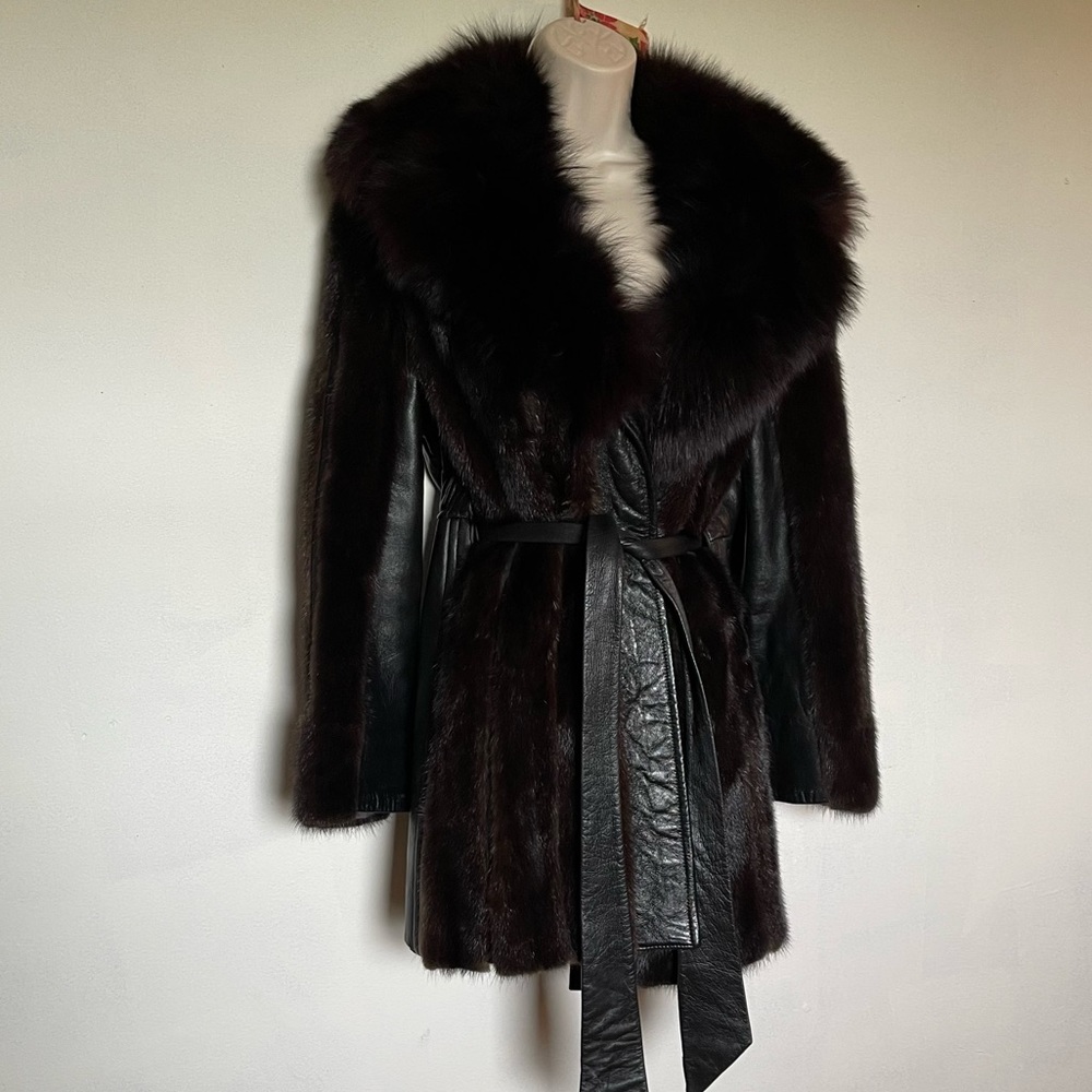VTG FABULOUS BELTED FUR COAT (c3)